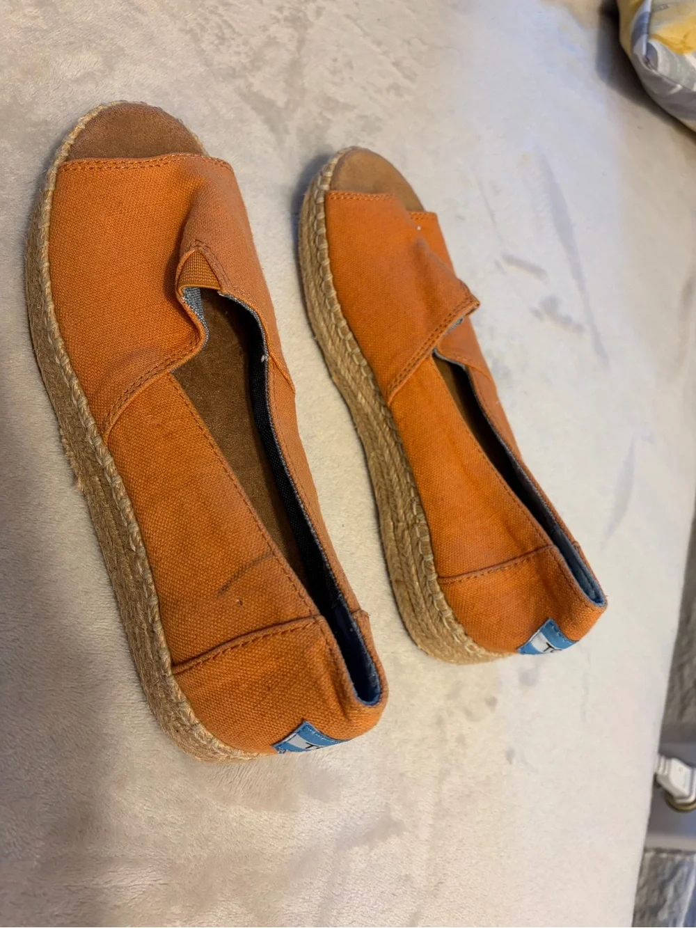 Toms lightweight canvas